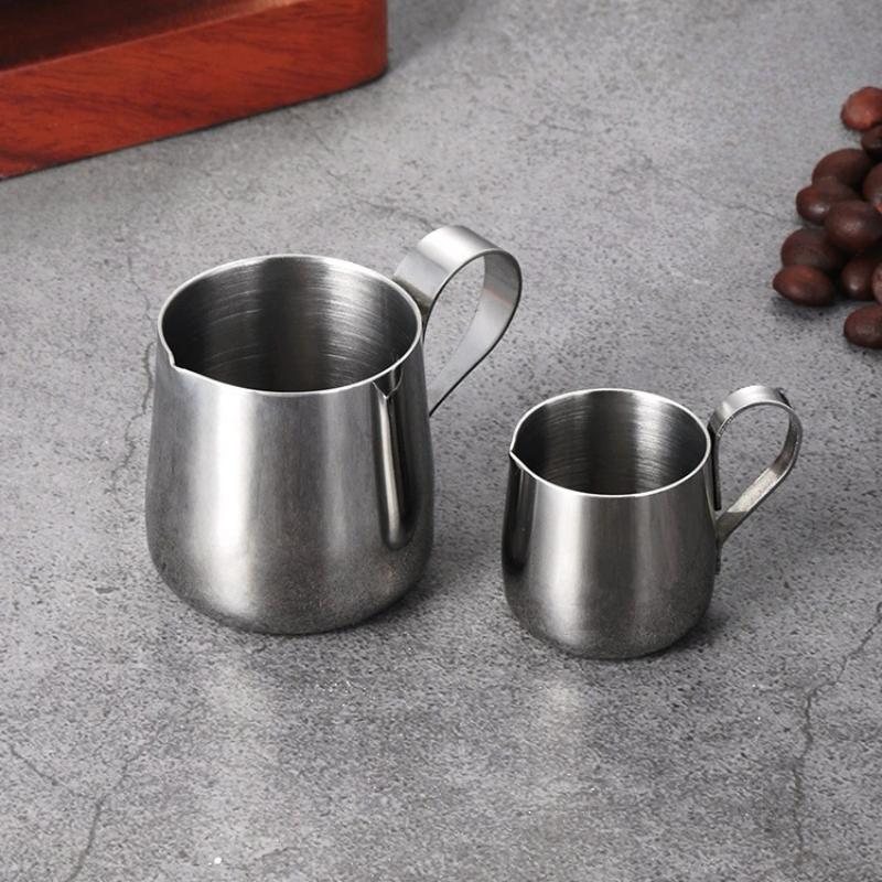 Pour Spout Pitcher - Edelstahl Milchaufschäumkännchen mit Ausgießer, Messbecher für